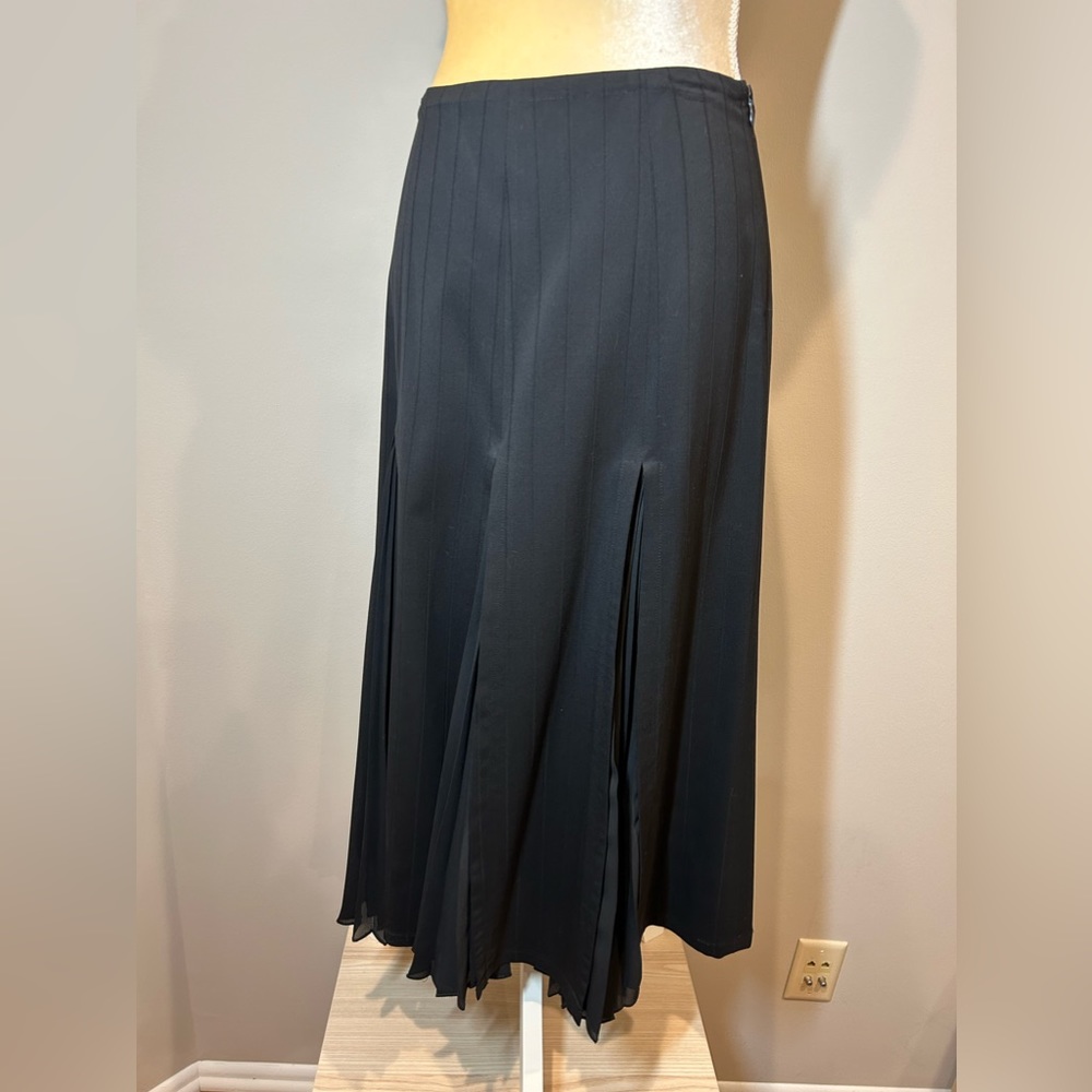 Gorgeous MaxMara skirt with plisse inserts size M